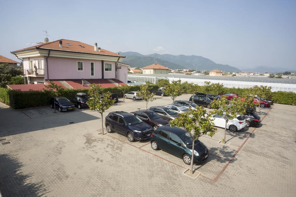 Residence Borgomare Albenga Ngoại thất bức ảnh